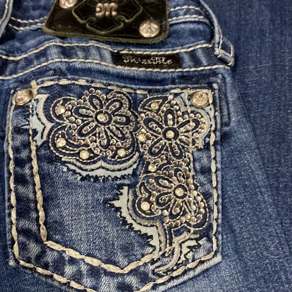Miss me bootcut jeans. Kids size 8. Is missing one button on the patch. See pic - Picture 2 of 12